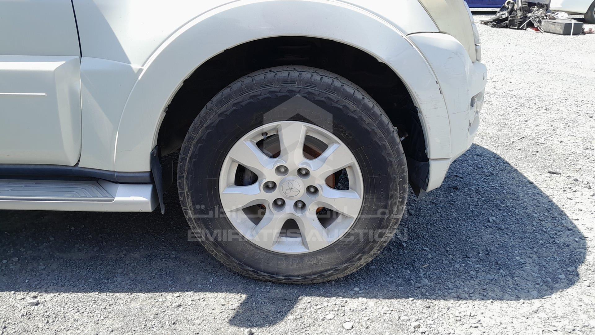 2015 MITSUBISHI PAJERO VIN: JMYLYV95WFJ713366