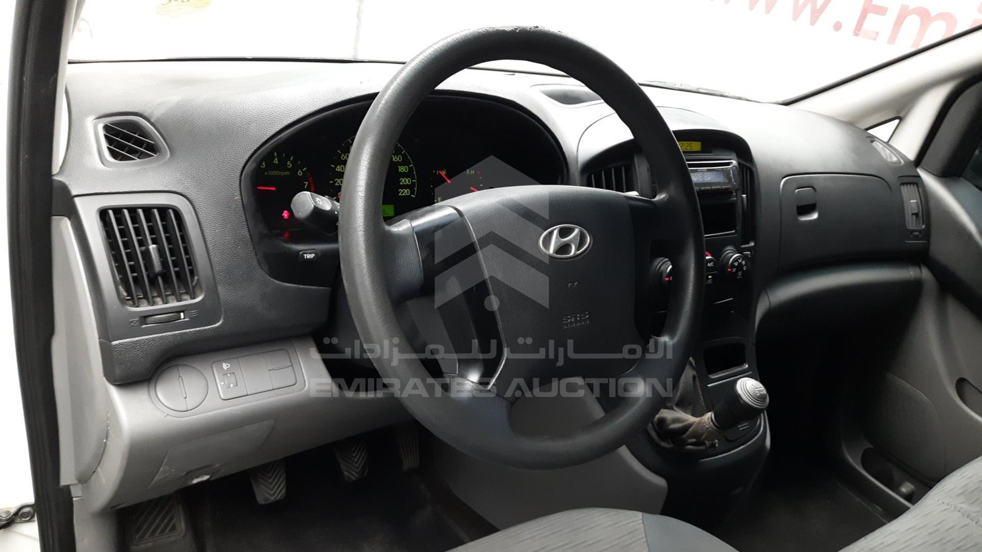 2016 HYUNDAI H1 VIN: KMHWG81R9GU756295