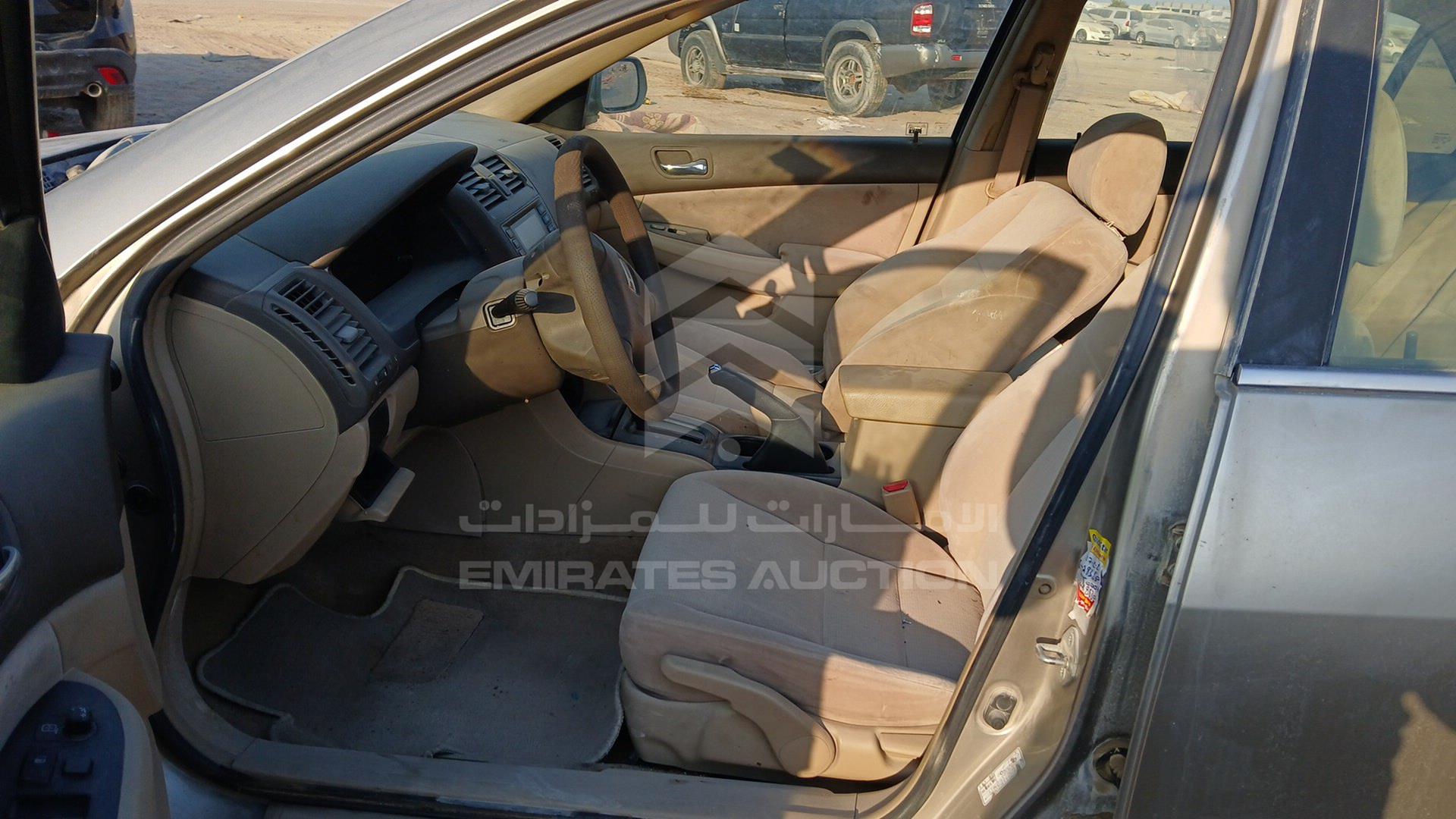 2005 HONDA ACCORD VIN: JHMCM56505C404812