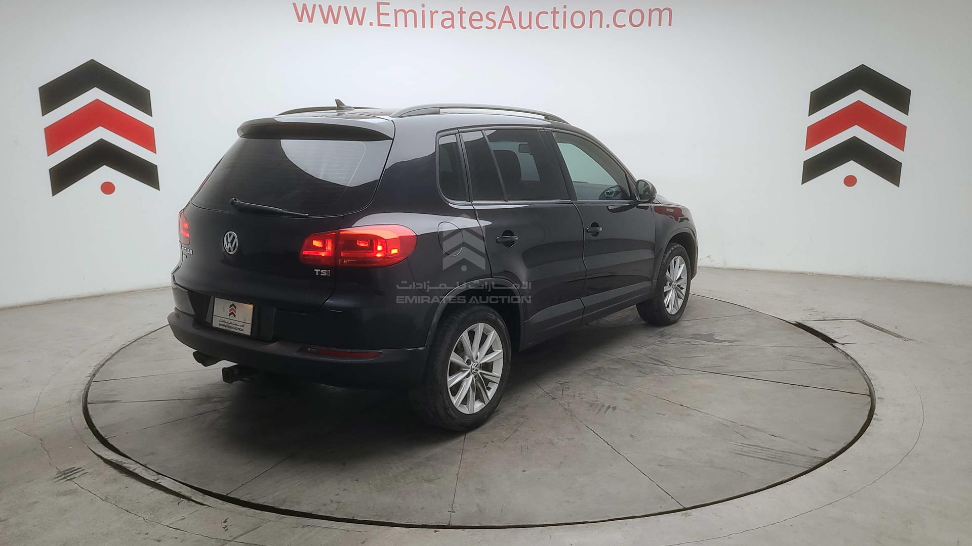2017 VOLKSWAGEN TIGUAN VIN: WVGAV7AX1HK045504