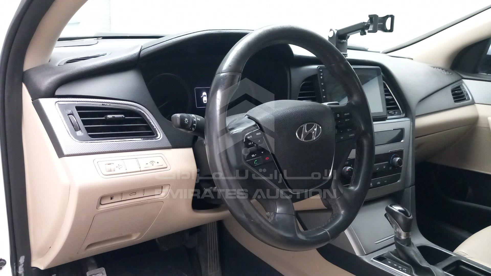 2016 HYUNDAI SONATA VIN: KMHE241G6GA168213