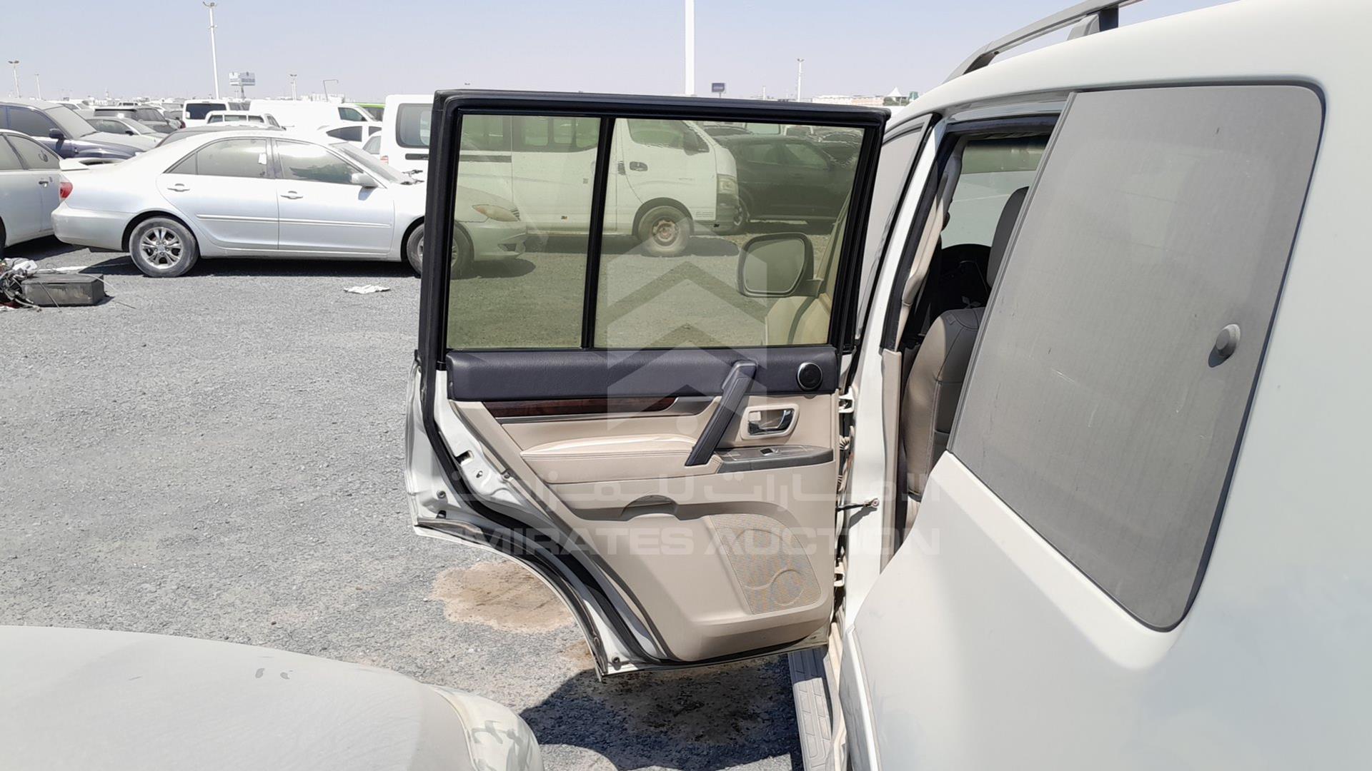 2015 MITSUBISHI PAJERO VIN: JMYLYV95WFJ713366