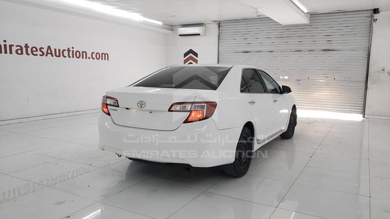 6T1BF9FK7FX563065 Auction: EmiratesAuction Lot: 409828 6T1BF9FK7FX563065 Toyota Camry 2015 WHITE Photo 9