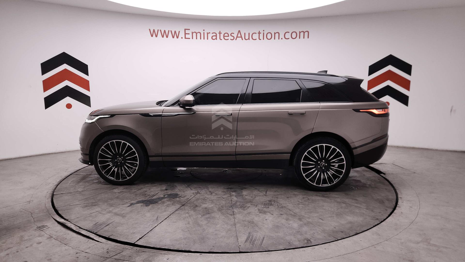 2019 RANGE ROVER VELAR VIN: SALYA2BX7KA223325