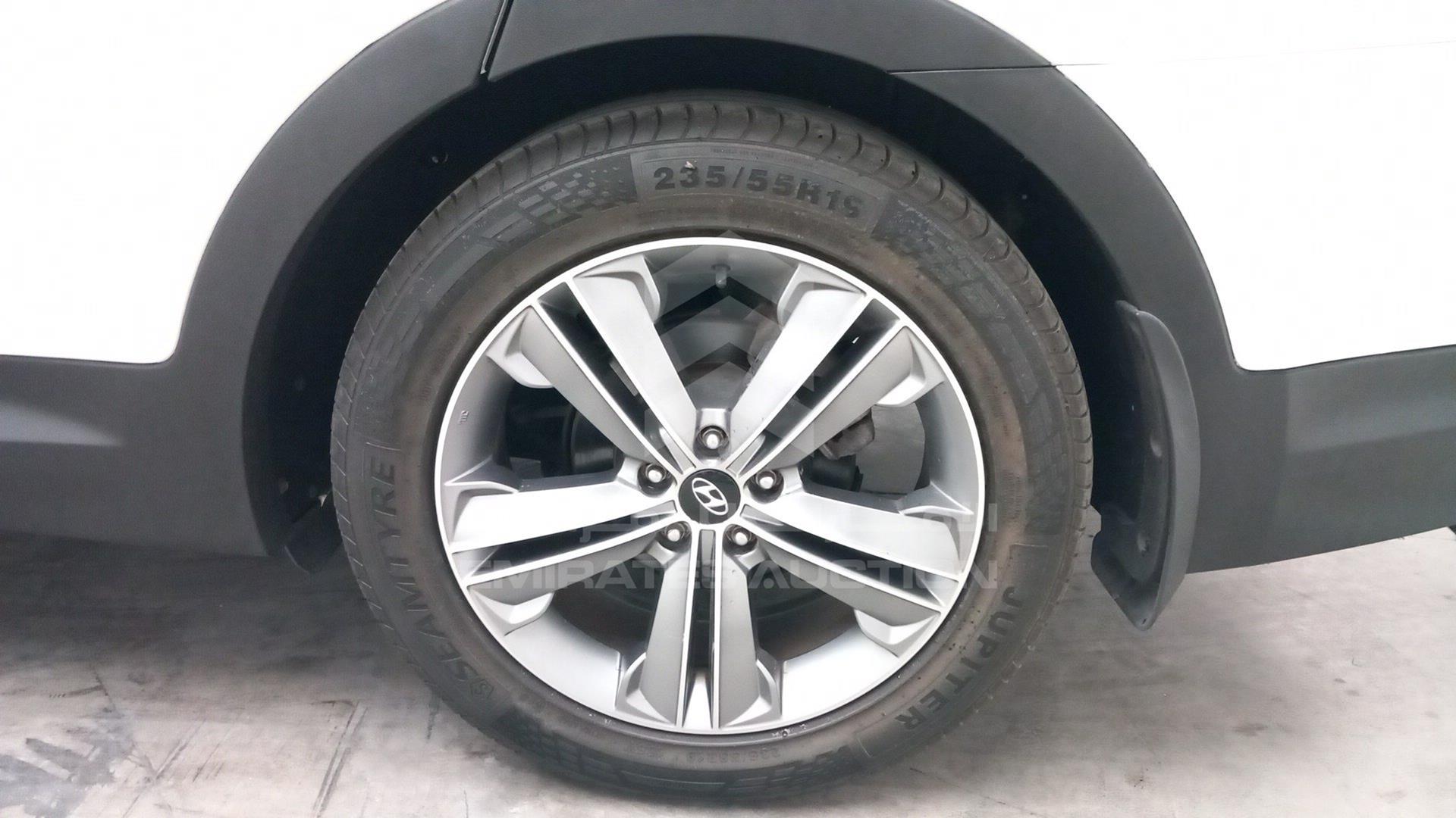 2016 HYUNDAI SANTA FE VIN: KMHSN81EXGU114119