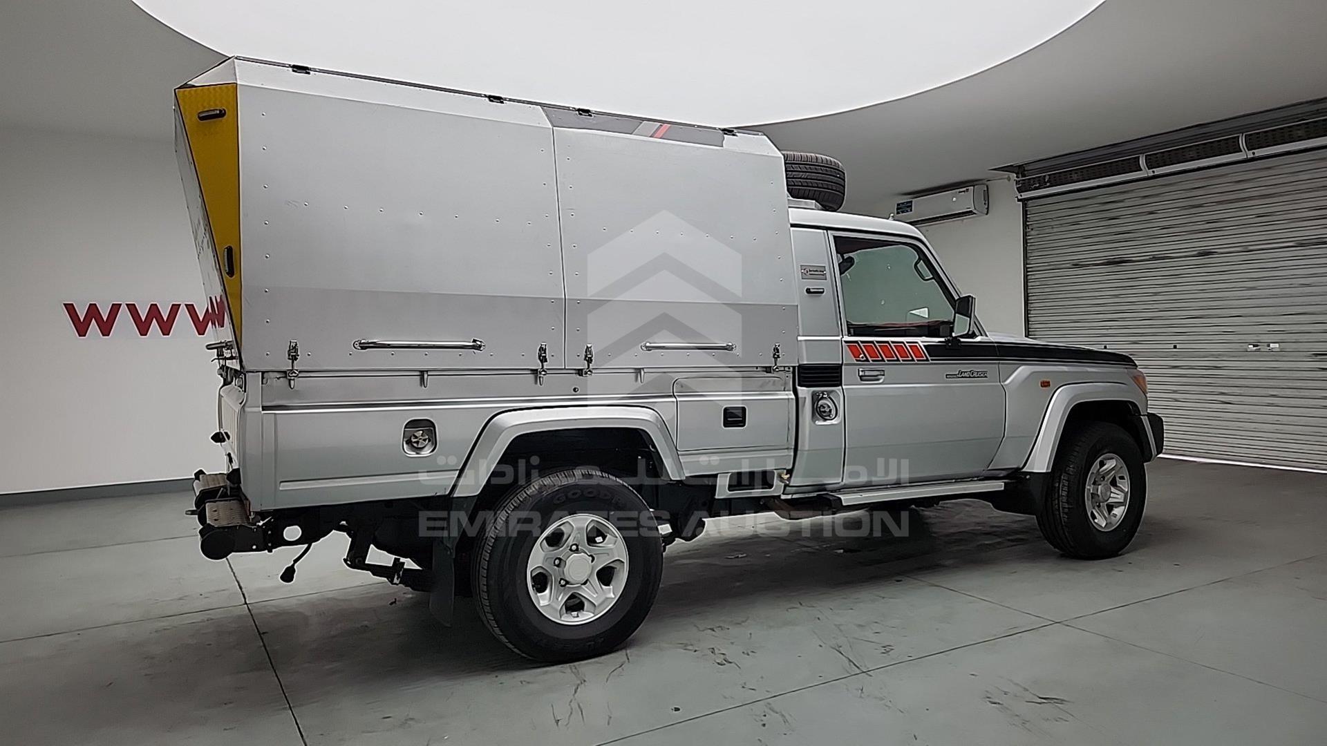2009 TOYOTA LAND CRUISER VIN: JTFLJ71J198018409