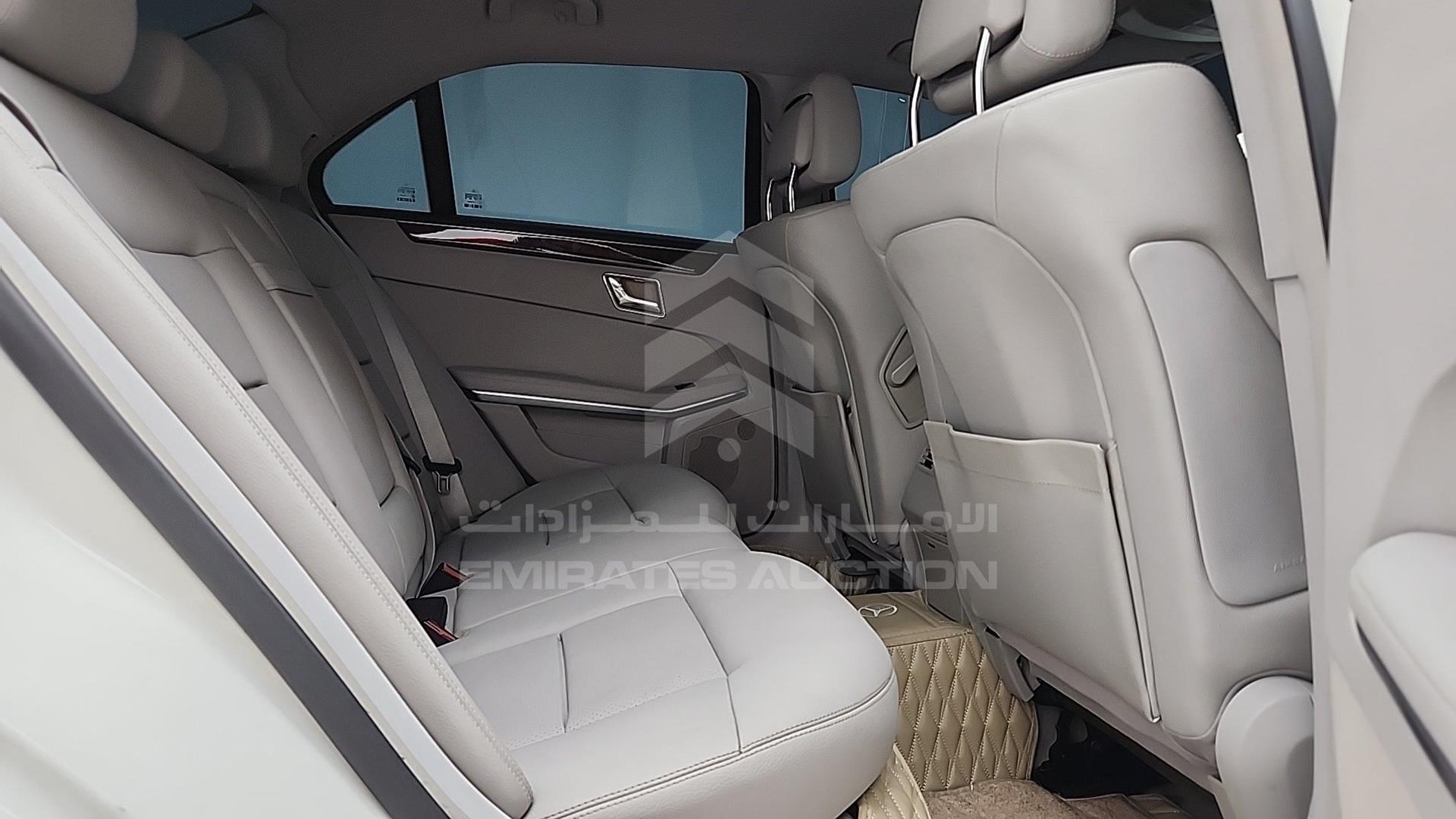 2010 MERCEDES E 300 VIN: WDDHF5EB7AA258364