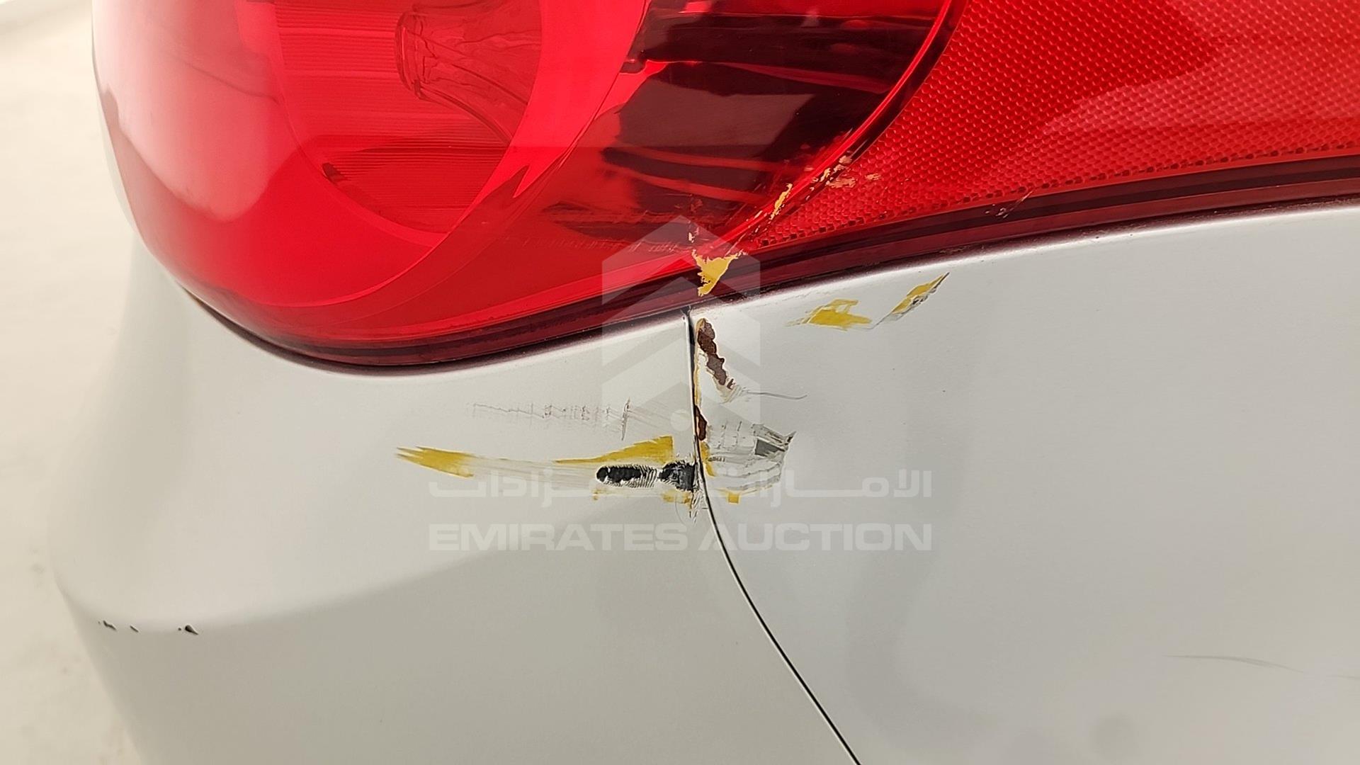 2014 HYUNDAI ELANTRA VIN: KMHDG41C5EU823807