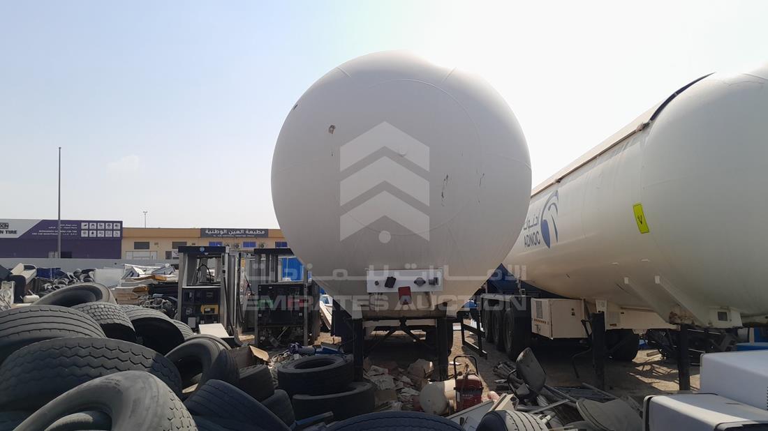صهريج Petrol Tank 2008 — الزاوية الأمامية بالكامل — صورة 1