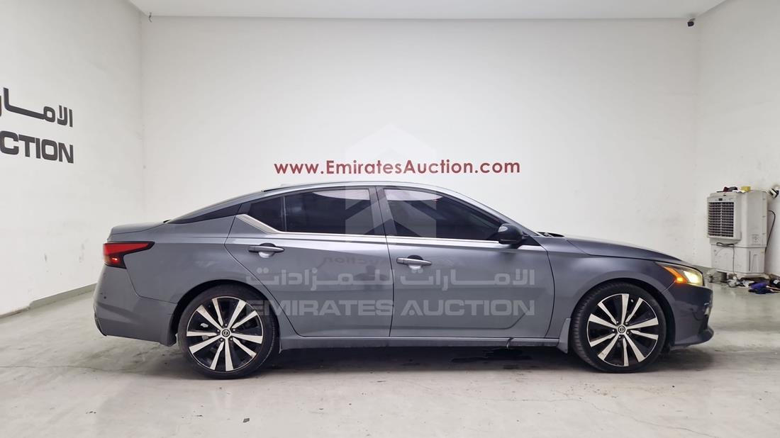 نيسان التيما 2019 — الزاوية الأمامية اليمنى — صورة 13