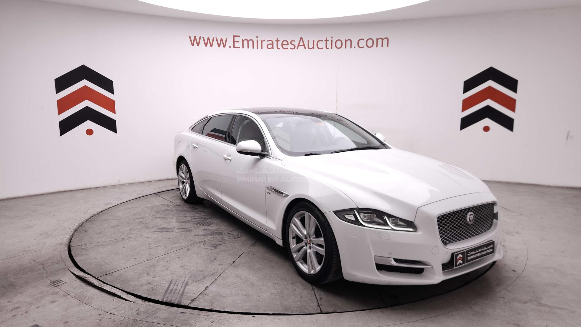 2016 JAGUAR X J VIN: SAJAA20A4G8V97706