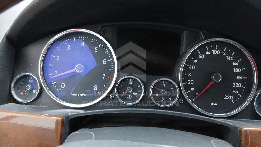 2008 Volkswagen Touareg — Speedometer & RPM Gauges — Photo 7