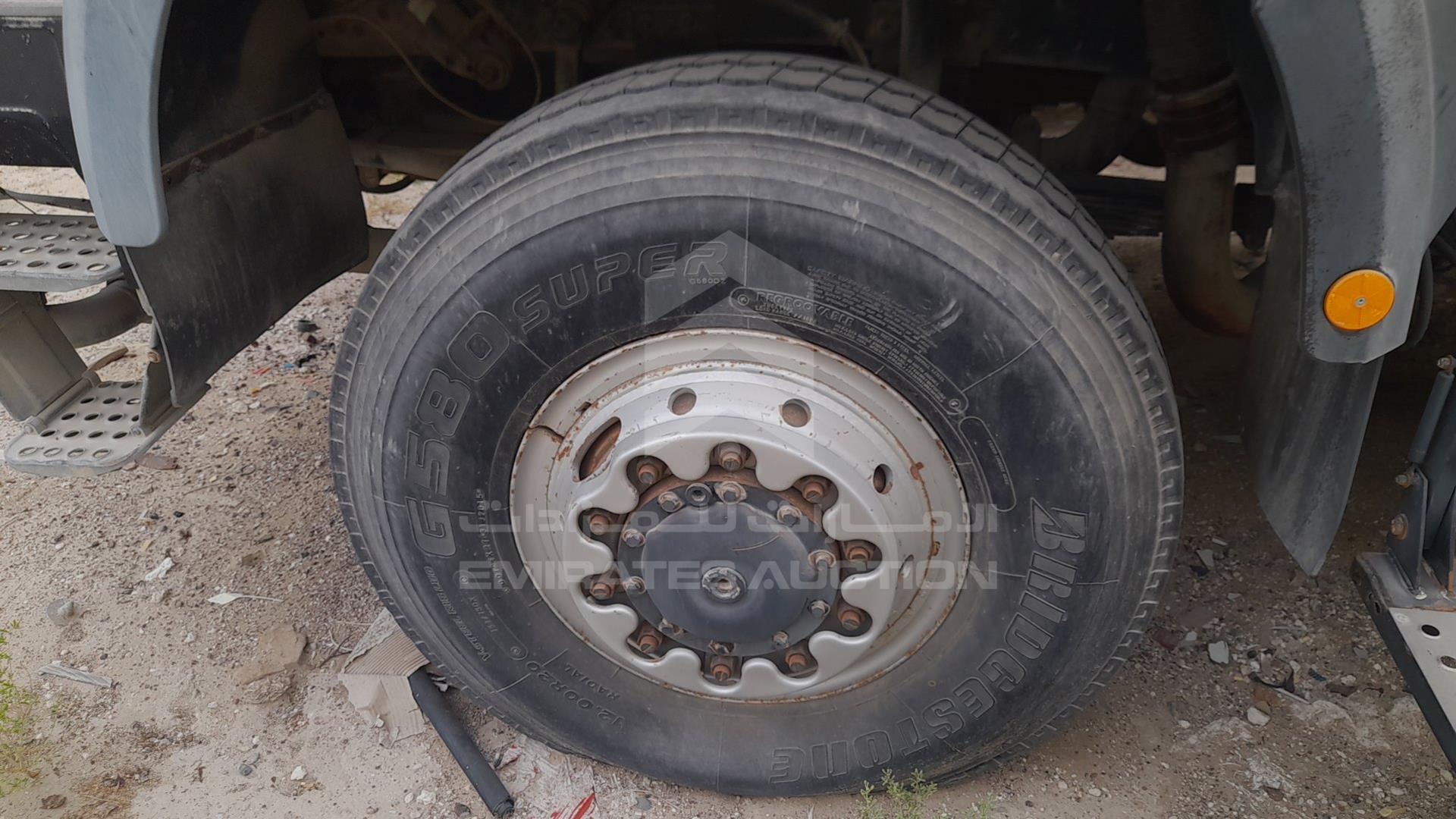 0 MERCEDES --- VIN: WDB6592421K300523