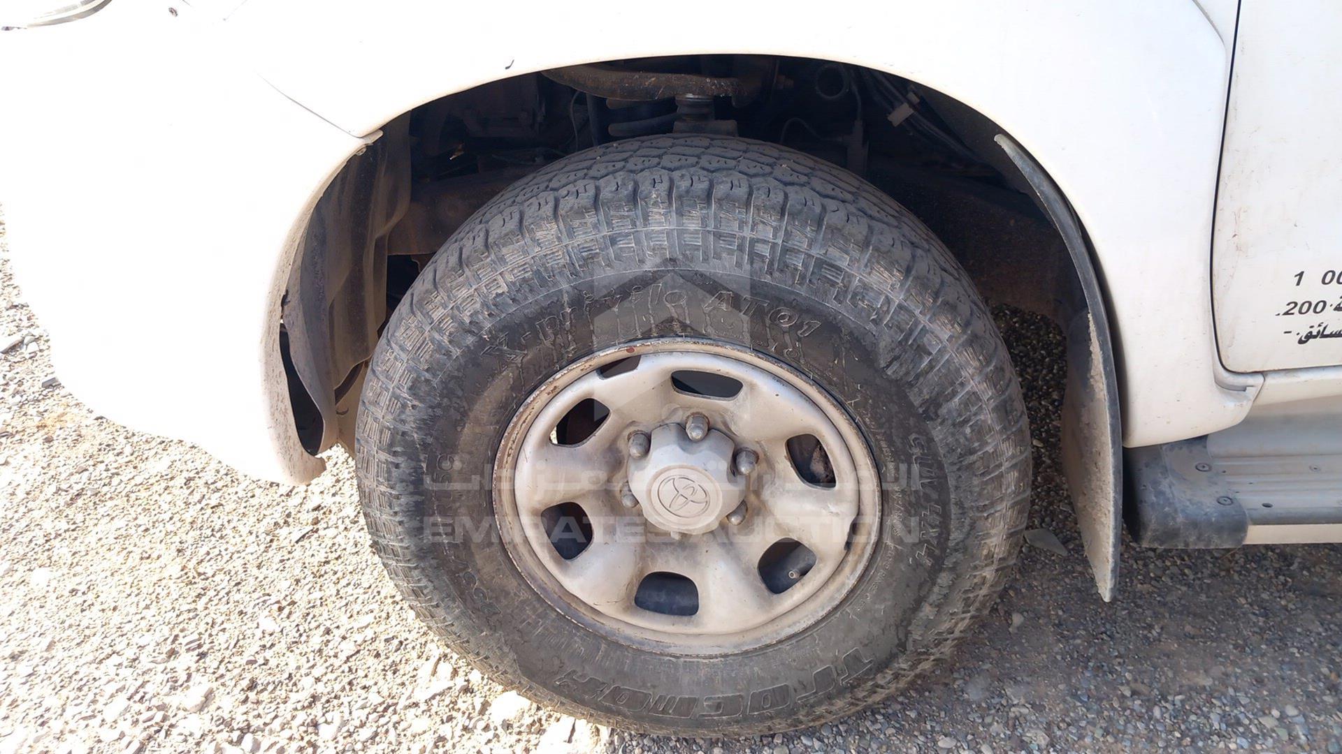2013 TOYOTA HILUX VIN: MR0FX22G9D1367573