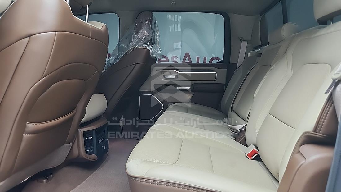 دودج رام 2020 — زاوية الراكب الخلفي اليسرى — صورة 21