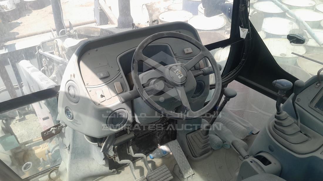 كاتربيلر 424 D 2005 — زاوية واجهة السائق الأمامية اليسرى — صورة 11