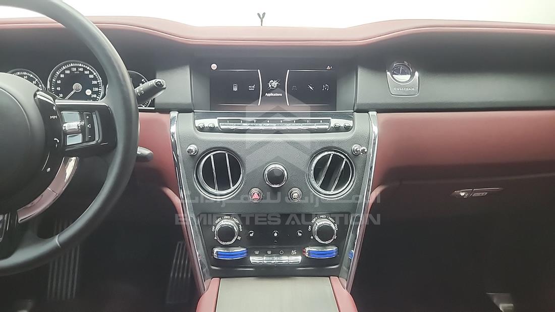 2020 Rolls Royce Cullinan — Entertainment Systems & Camera Monitor & Navigation — Photo 16