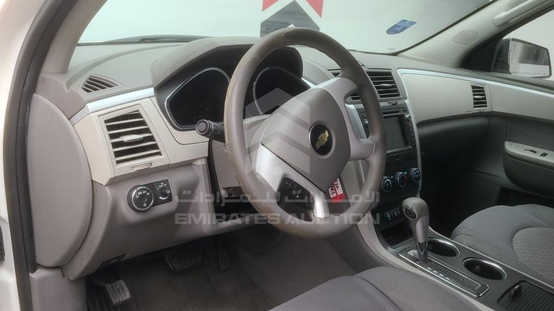 1GNKR8ED9CJ235432 Auction: EmiratesAuction Lot: 413741 1GNKR8ED9CJ235432 Chevrolet Traverse 2012 WHITE Photo 16