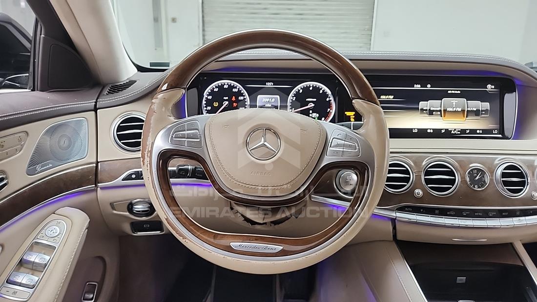 مرسيدس اس 550 2014 — التحكمات في عجلة القيادة — صورة 16