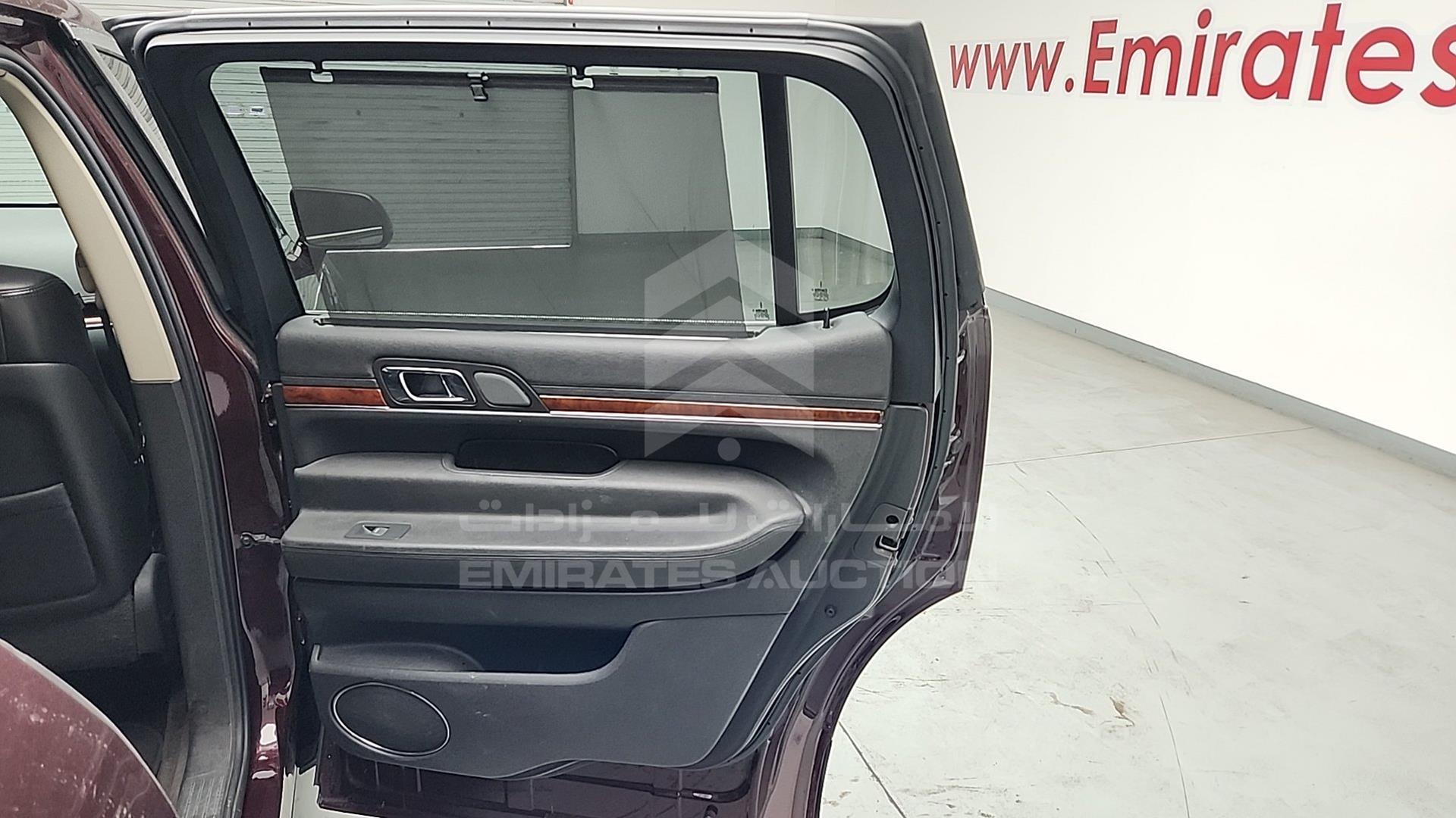 2011 LINCOLN MKT VIN: 2LMHJ5AT8BBJ52048
