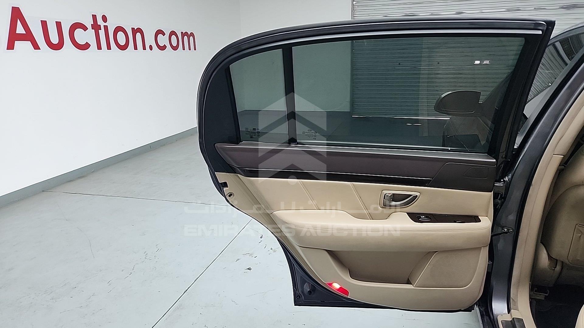 2009 KIA OPIRUS VIN: KNALD225795176904