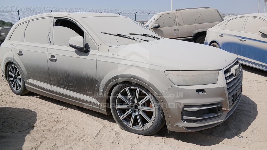 2016 Audi Q7 — Front Right Angle — Photo 9