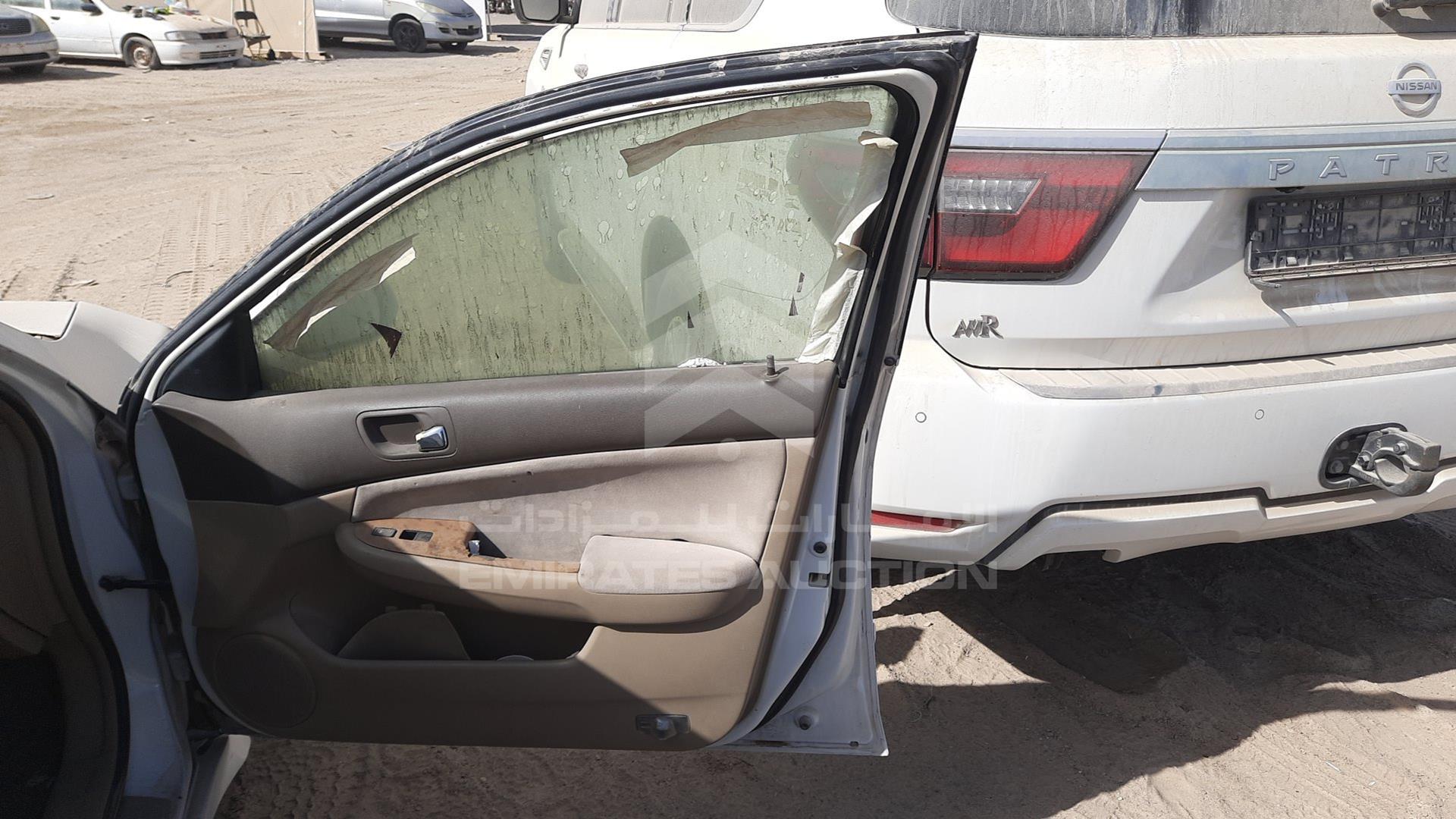2005 HONDA ACCORD VIN: JHMCM56535C404335
