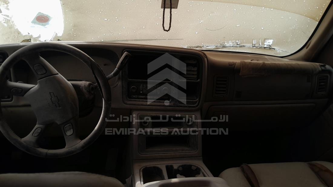 2004 GMC Suburban — Full Dashboard View — Photo 15
