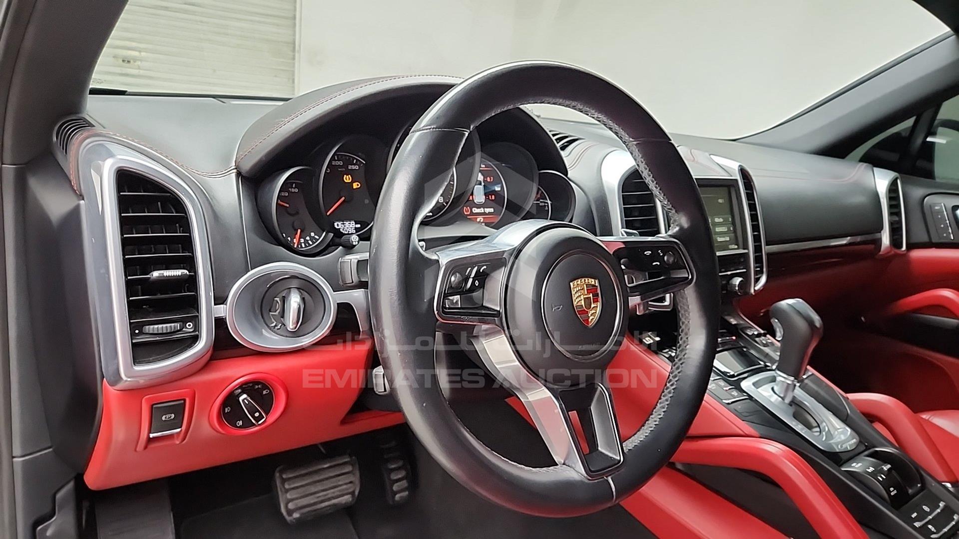 2016 PORSCHE CAYENNE VIN: WP1ZZZ92ZGLA05582