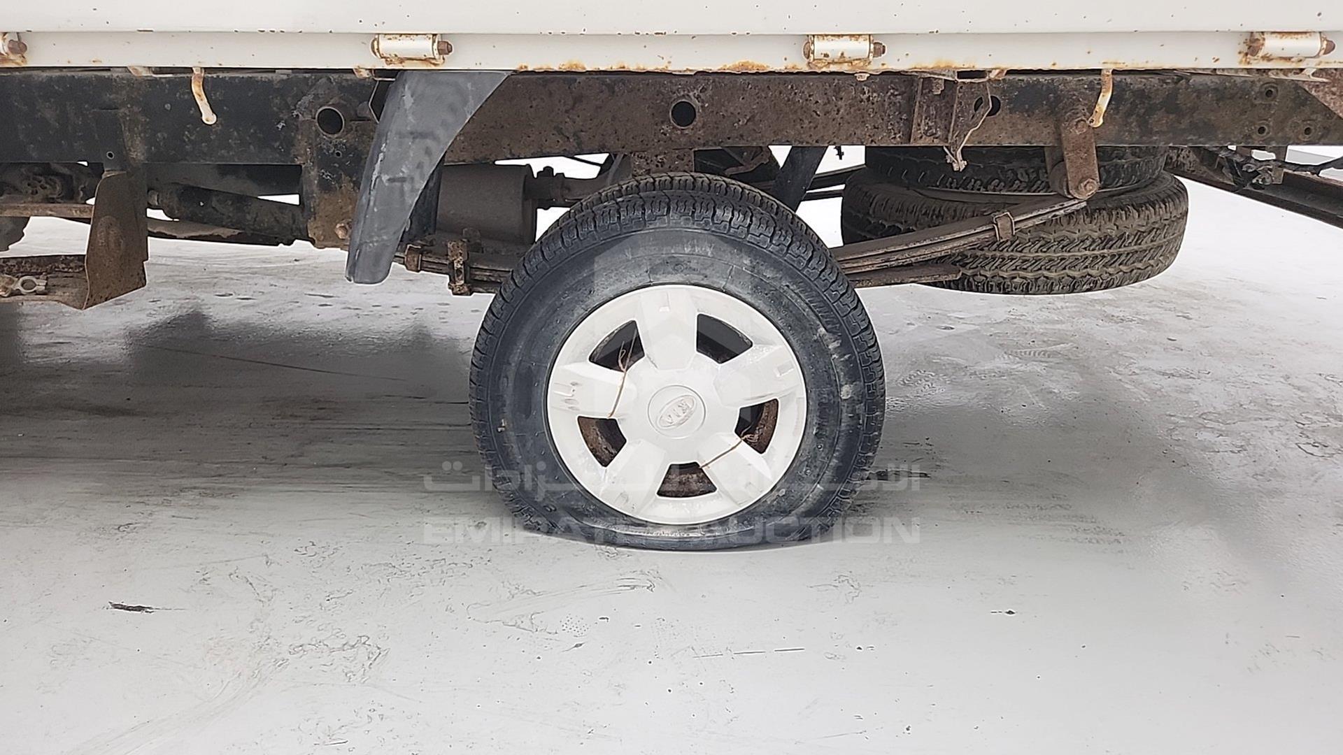2005 KIA K 2700 VIN: KNCSE011857027404