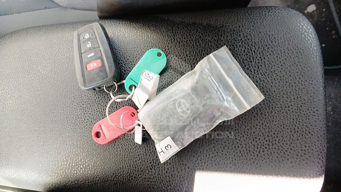 2024 Toyota Camry — Keys — Photo 4