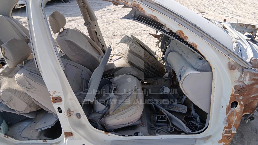2001 Nissan Sunny — Front Right Passenger Seat View — Photo 18