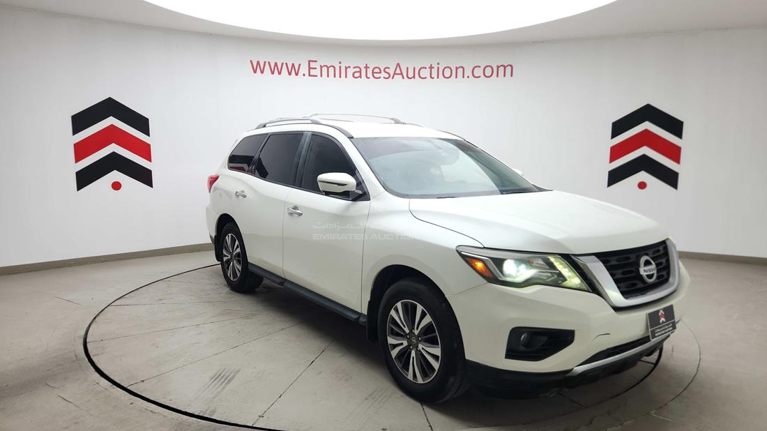 2017 Nissan Pathfinder — Front Right Angle — Photo 11