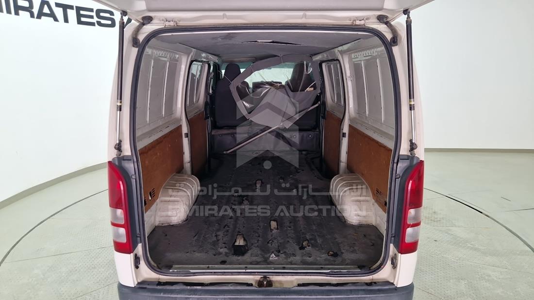 تويوتا هايس 2012 — زاوية صندوق السيارة — صورة 20