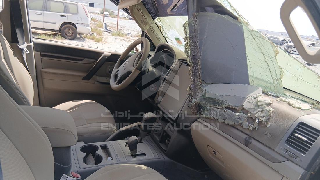 2017 Mitsubishi Pajero — Front Right Passenger Seat View — Photo 21