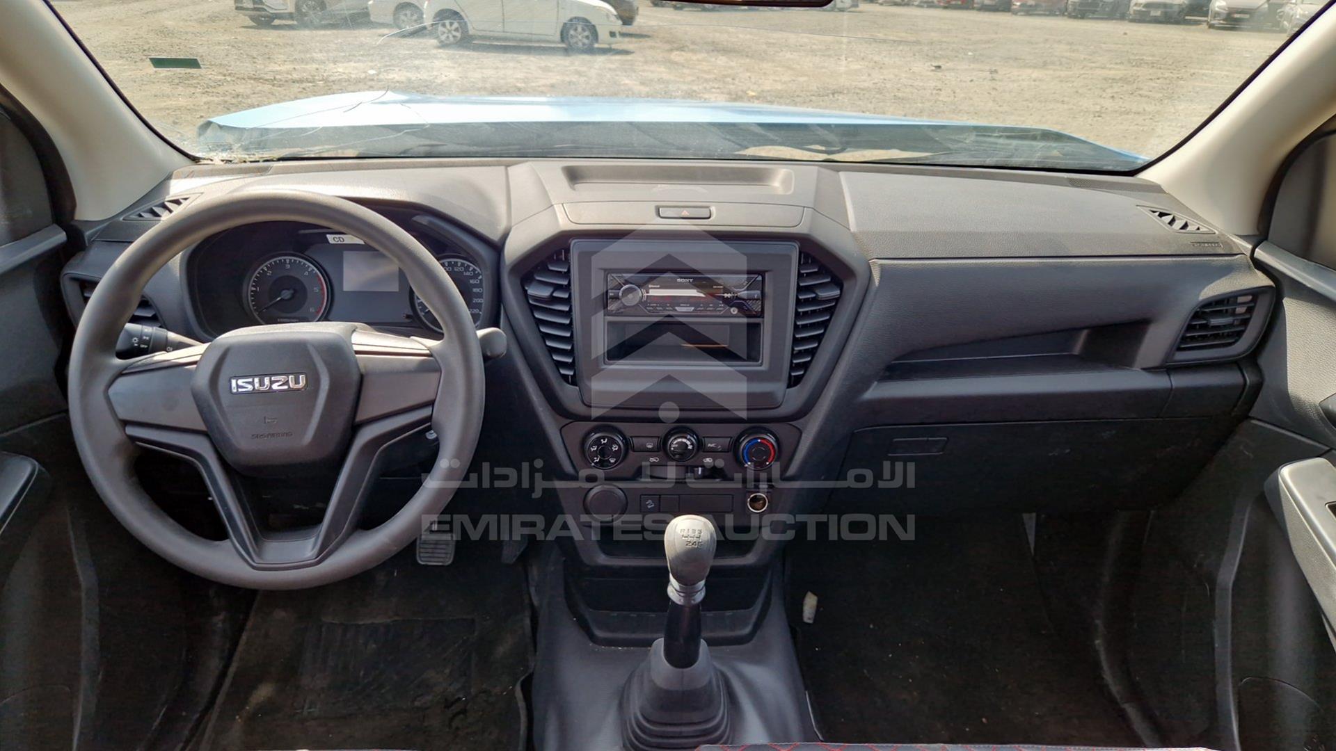 2024 ISUZU D-MAX VIN: MPAEL3376RT008775