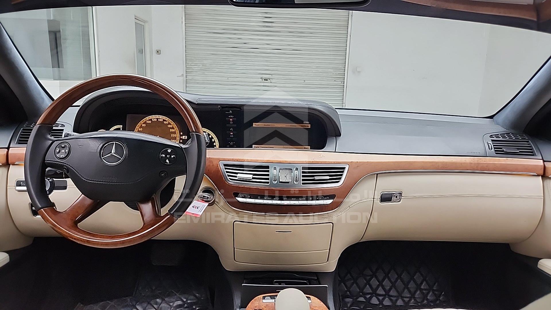 2008 MERCEDES S 500 VIN: WDDNG71X18A209233