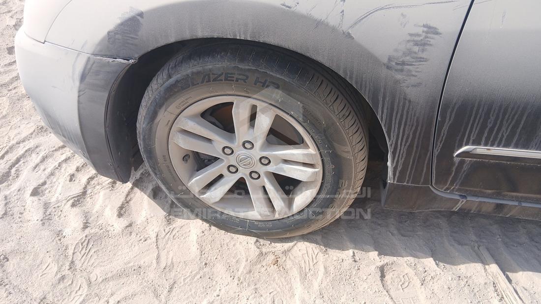 نيسان التيما 2008 — الإطار الأمامي الأيسر — صورة 32