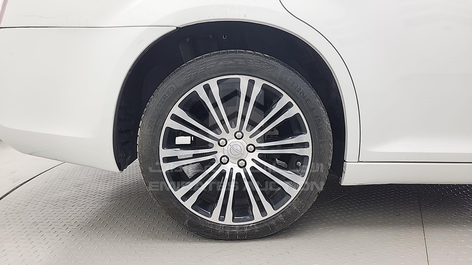 2013 CHRYSLER 300 VIN: 2C3CCABG4DH528845