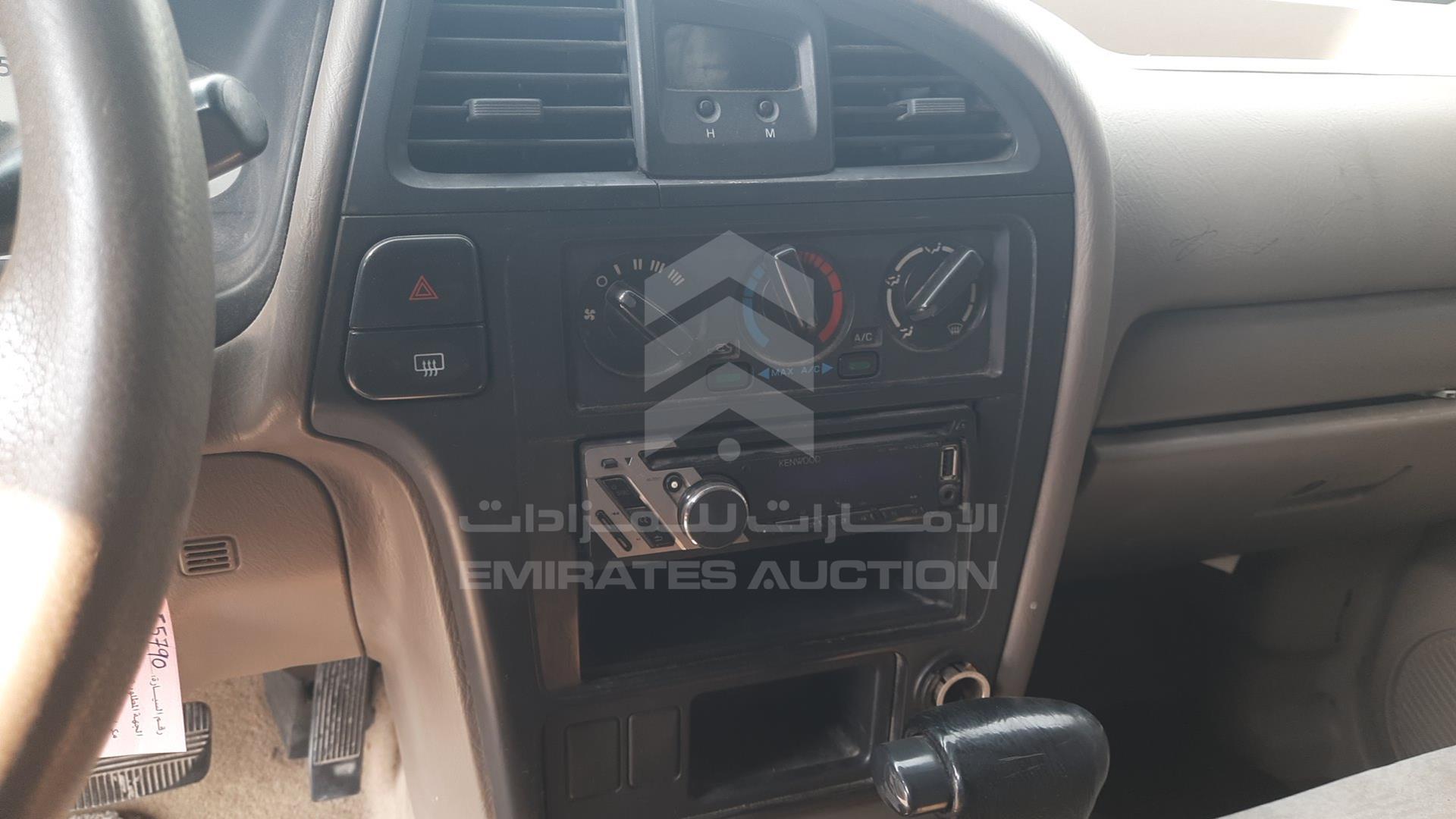 2002 NISSAN PATHFINDER VIN: JN8AR05Y52W520384