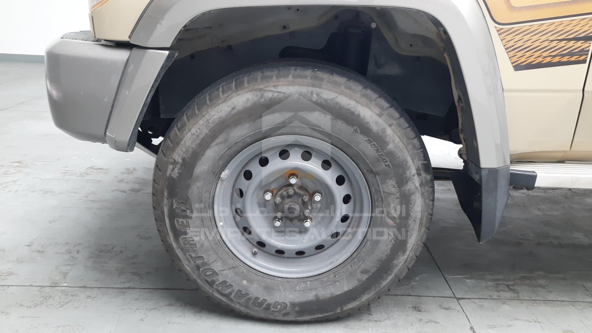 2015 TOYOTA LAND CRUISER VIN: JTFBU71J8F7004298