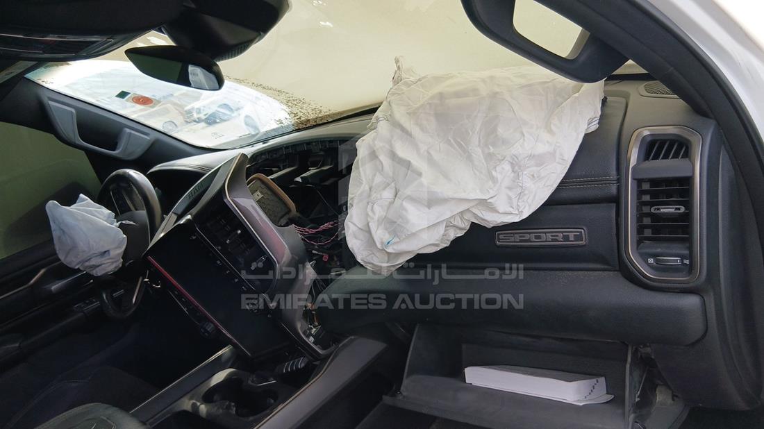 دودج رام 2021 — زاوية واجهة الراكب الأمامي الأيمن — صورة 23