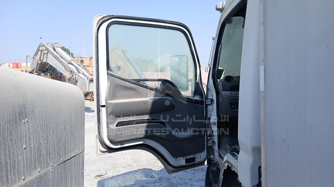ميتسوبيشي كانتر 2019 — الباب الأمامي الأيسر — صورة 10