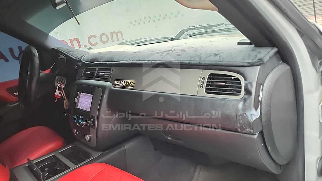 2011 GMC Sierra — Front Right Passenger Dashboard View — Photo 25