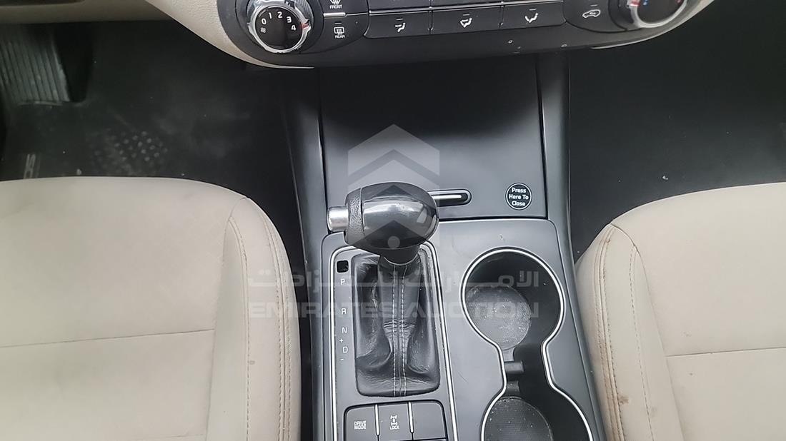 2016 Kia Sorento — Gear View — Photo 12