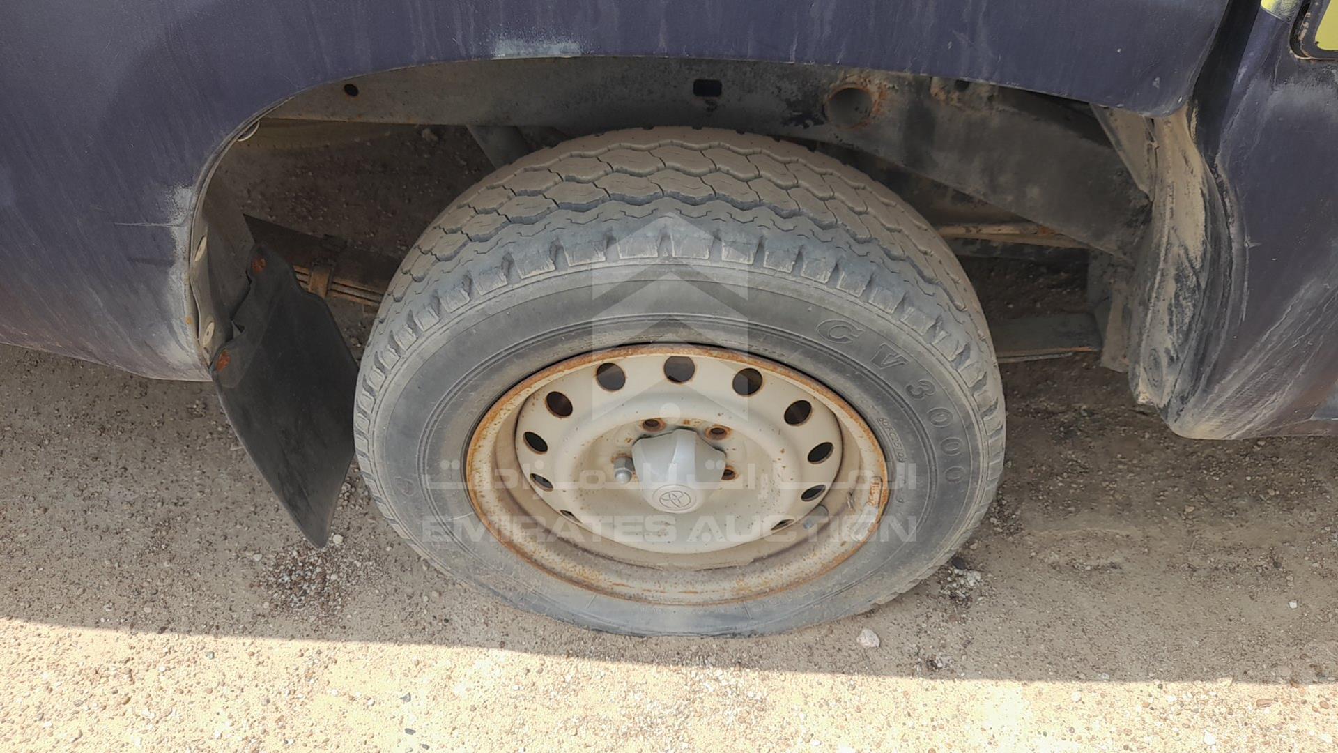2004 TOYOTA HILUX VIN: JTFEE426040015871