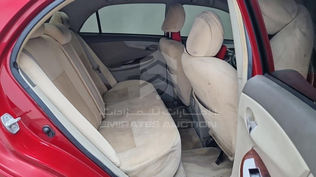 تويوتا كورولا 2008 — زاوية الراكب الخلفي اليمنى — صورة 25