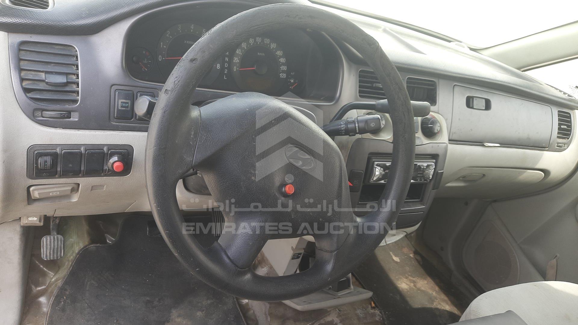 2006 HYUNDAI TRAJET VIN: KMHMG81CX6U277143