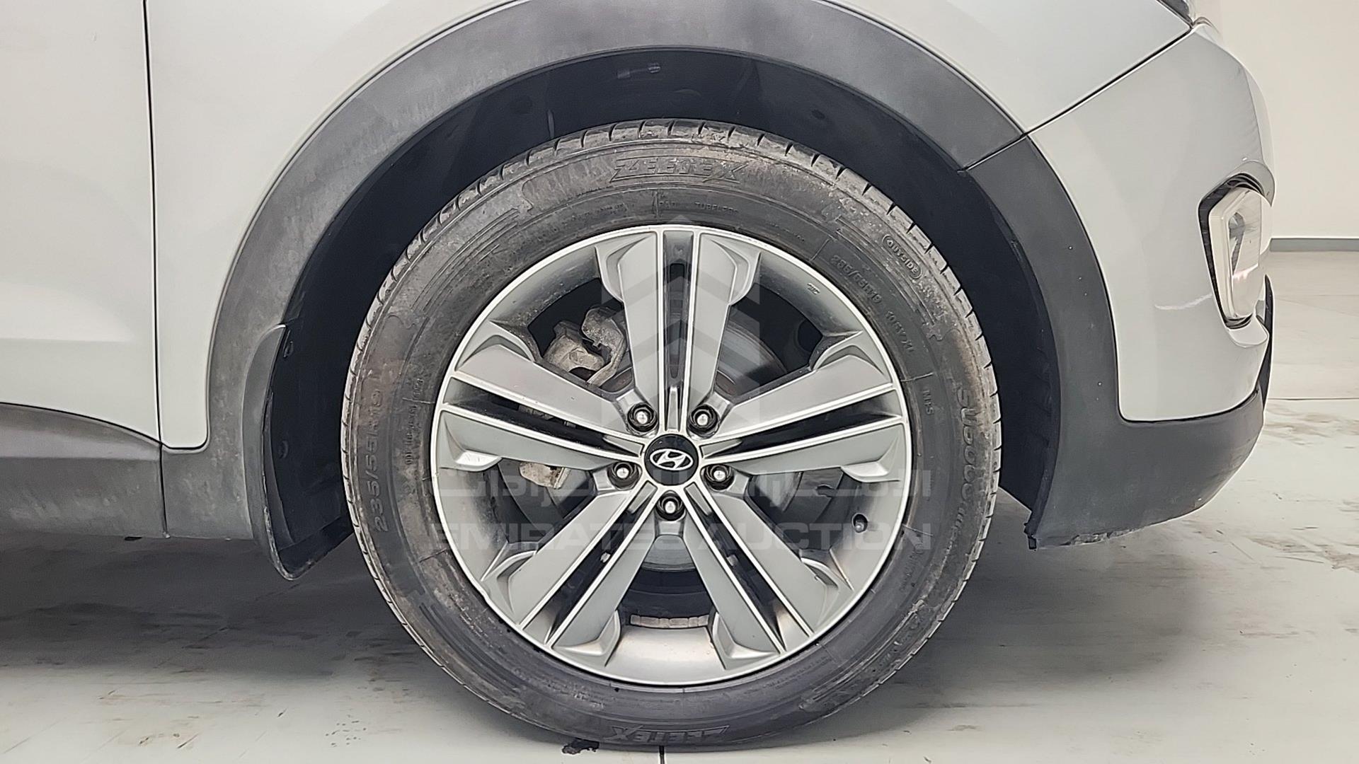 2016 HYUNDAI SANTA FE VIN: KMHSM81E2GU116160