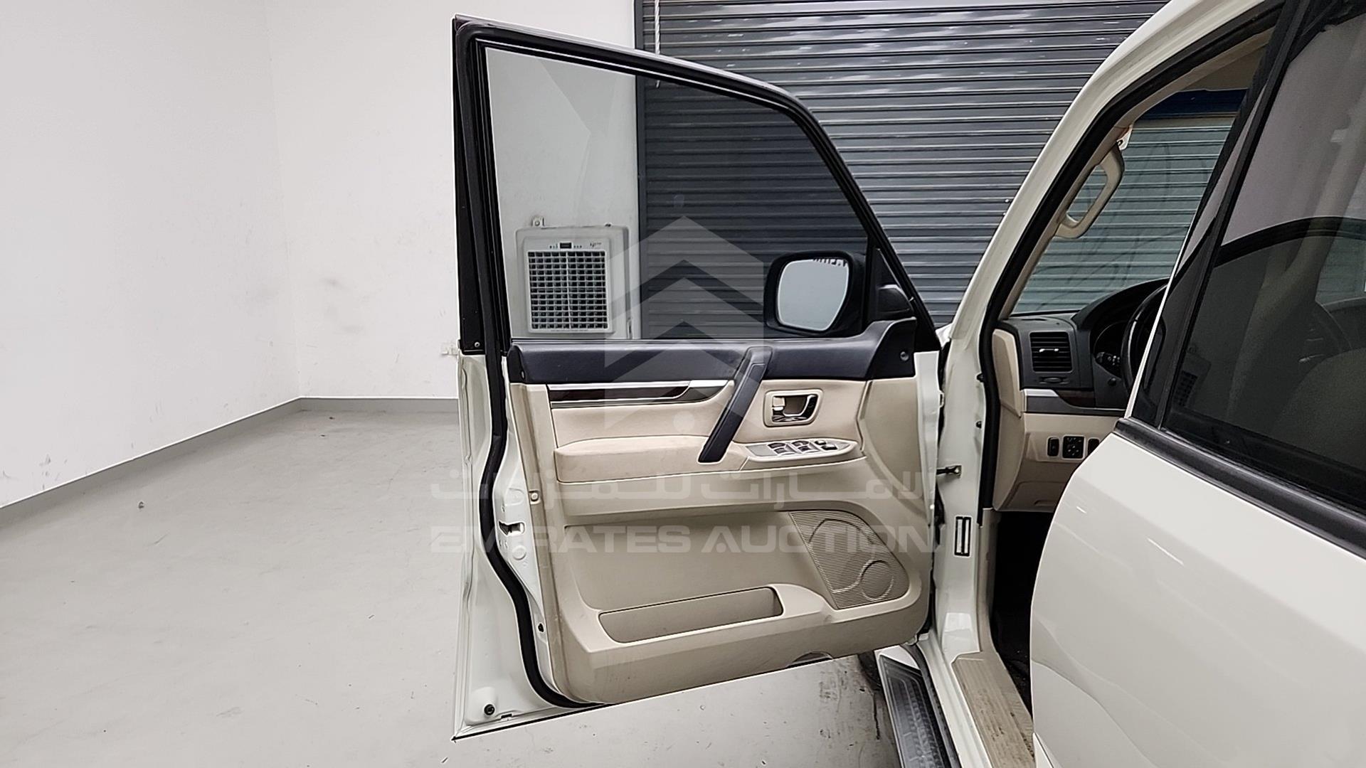 2010 MITSUBISHI PAJERO VIN: JMYLRV95WAJ702893
